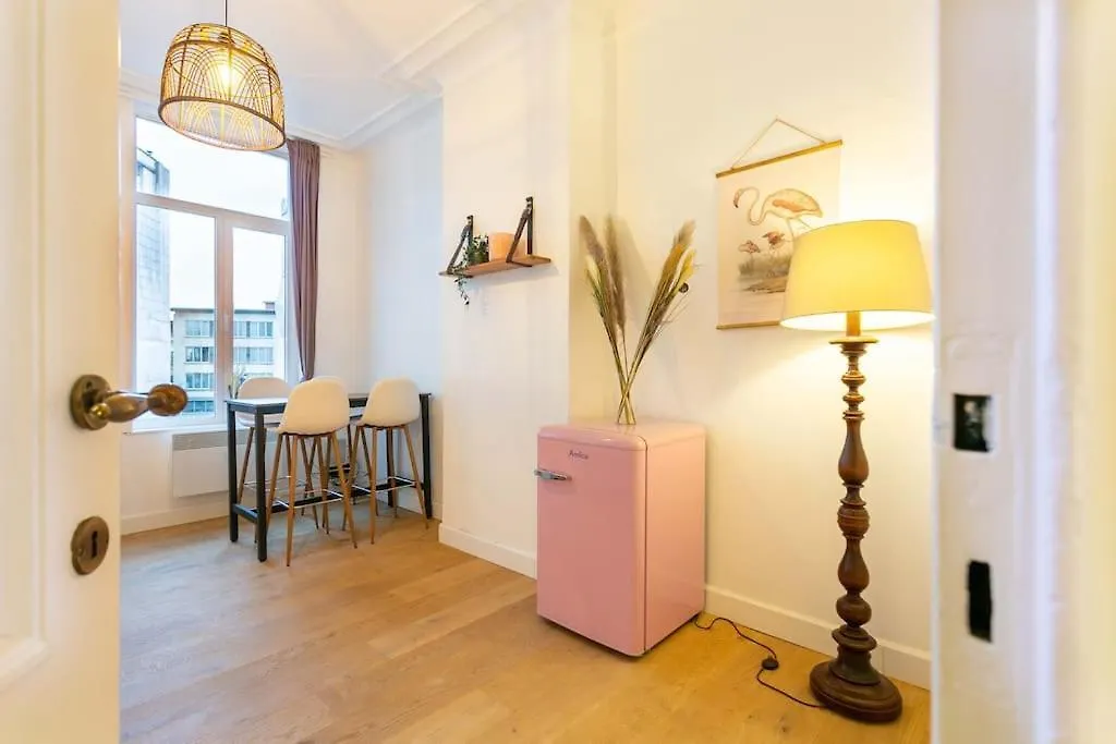 Pink Fairytale-Like Apartment Antwerpen 0*,  België
