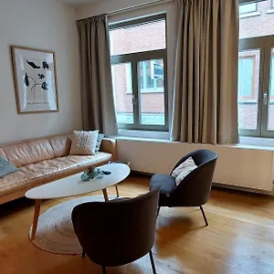  Vakantiehuis Cosy & Modern Historical In Old Town - Leon 4p